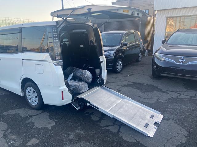 ヴォクシー Ｘ　４ＷＤ　車椅子移動車（7枚目）