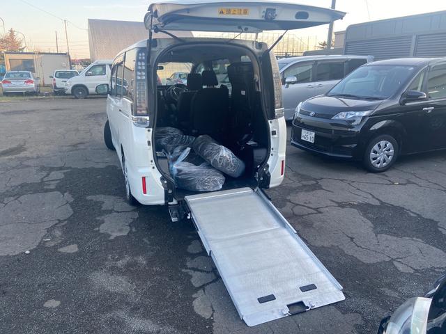 ヴォクシー Ｘ　４ＷＤ　車椅子移動車（8枚目）