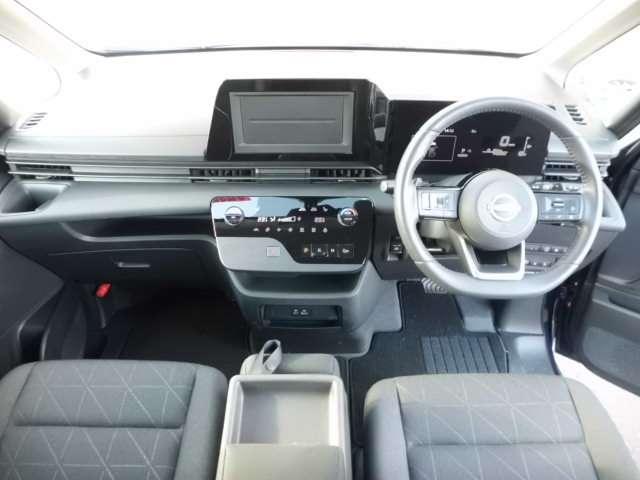 セレナ ＸＶ　プロパイロット・アランドビューモニター・スマートルームミラー・エマージェンシーブレーキ・踏み間違い防止・両側パワードアー・シートヒーター・ＬＥＤライト（3枚目）