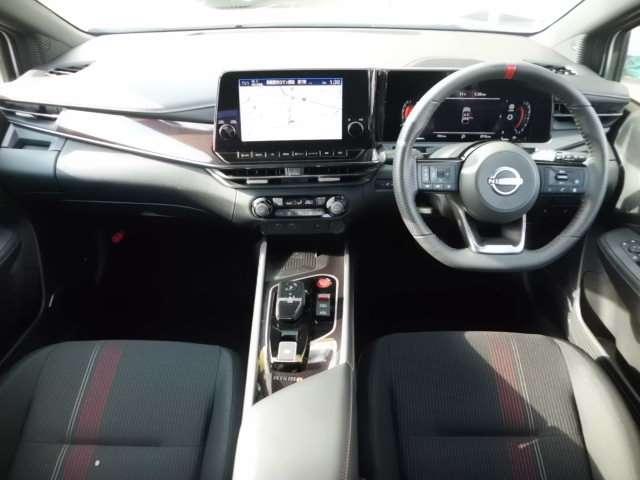 オーラ ニスモ チューンドe-パワー4WD 試乗車UP・プロパイロット・BOSEサウンド・メーカーナビ・地デジ・アラウンドビュー・スマートルームミラー・エマ―ジェーシーブレーキ・踏み間違い防止機能・シートヒーター・LEDライト(3枚目)