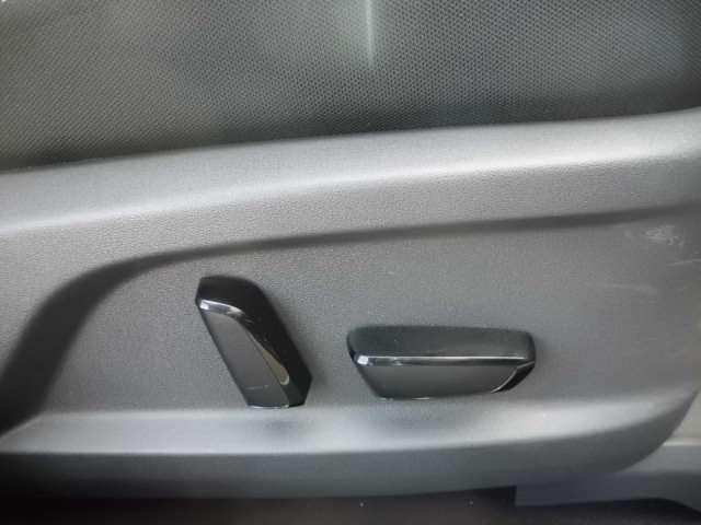 オーラ ニスモ チューンドe-パワー4WD 試乗車UP・プロパイロット・BOSEサウンド・メーカーナビ・地デジ・アラウンドビュー・スマートルームミラー・エマ―ジェーシーブレーキ・踏み間違い防止機能・シートヒーター・LEDライト(20枚目)