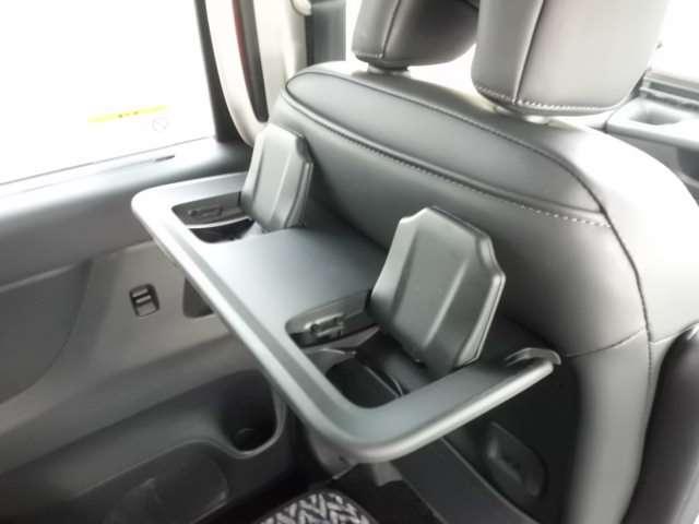 セレナ ハイウェイスターＶ　Ｖセレクション　プロパイロット・メーカーナビ・地デジ・アランドビューモニター・スマートルームミラー・両側パワードアー・エマ―ジェーシーブレーキ・踏み間違い防止機能・純正エンジンスターター・ＬＥＤライト（19枚目）