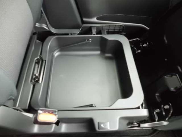 ソリオ ハイブリッドＭＺ　ナビ・地デジ・全方位モニター・衝突軽減ブレーキ・両側パワードアー・ＨＩＤライト（11枚目）