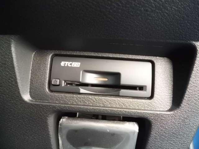 オーラ オーテック　ＦＯＵＲ　社用車ＵＰ・プロパイロット・メーカーナビ・地デジ・アラウンドビューモニター・スマートミラー・エマージェンシーブレーキ・踏み間違い防止・シートヒーター・ＬＥＤライト（12枚目）