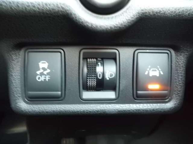 ノート Ｘ　ＦＯＵＲ　衝突軽減ブレーキ　車線逸脱警報　プッシュ式スターター　オートエアコン　社外エンジンスターター（6枚目）