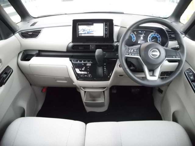 ルークス Ｘ　社外メモリーナビ　地デジ　アラウンドビューモニター　エマージェンシーブレーキ　踏み間違い防止　助手席側パワードアー　ＬＥＤライト（3枚目）