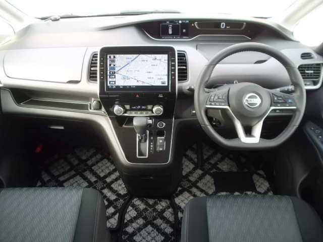 セレナ ２．０　ハイウェイスター　Ｖ　４ＷＤ　ローダウン・プロパイロット・純正大型ナビ（3枚目）