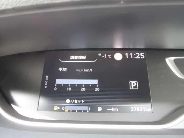 セレナ ２．０　ハイウェイスター　Ｖ　４ＷＤ　ローダウン・プロパイロット・純正大型ナビ（5枚目）