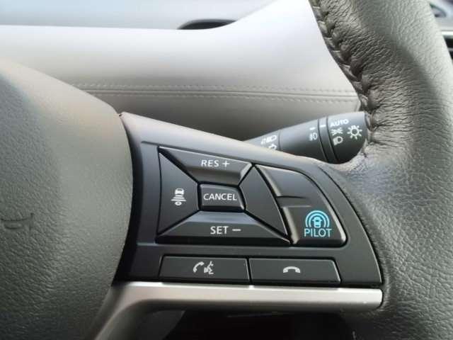 セレナ ２．０　ハイウェイスター　Ｖ　４ＷＤ　ローダウン・プロパイロット・純正大型ナビ（14枚目）