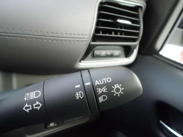 セレナ ２．０　ハイウェイスター　Ｖ　４ＷＤ　ローダウン・プロパイロット・純正大型ナビ（15枚目）