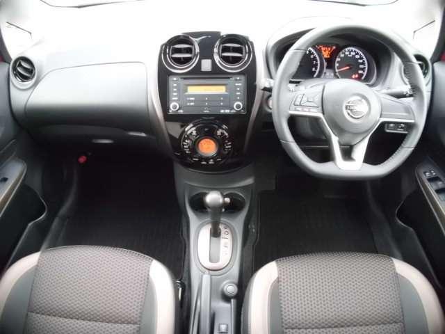 ノート Ｘ　ＦＯＵＲ　スマートセーフティエディション　スマートミラー・アラウンドビューモニター・エマージェンシーブレーキ・踏み間違い防止・ＶＤＣ（横滑り防止機能）・オートエアコン・オートライト（3枚目）