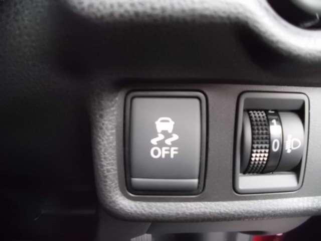 ノート Ｘ　ＦＯＵＲ　スマートセーフティエディション　スマートミラー・アラウンドビューモニター・エマージェンシーブレーキ・踏み間違い防止・ＶＤＣ（横滑り防止機能）・オートエアコン・オートライト（16枚目）