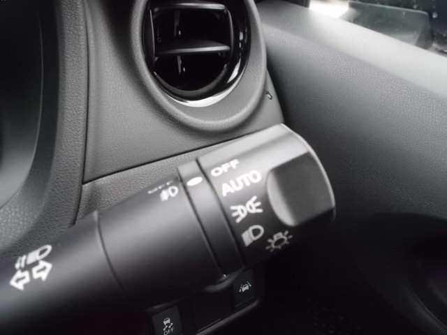 ノート 　ナビ・地デジ・アラウンドビューモニター・スマートルームミラー・エマージェンシーブレーキ・踏み間違い防止機能・オートライト・ＬＥＤライト（12枚目）