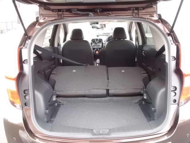 ノート 　ナビ・地デジ・アラウンドビューモニター・スマートルームミラー・エマージェンシーブレーキ・踏み間違い防止機能・オートライト・ＬＥＤライト（20枚目）