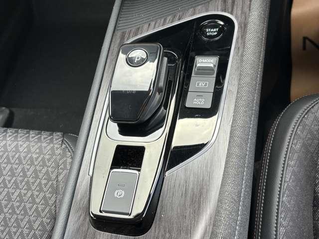 オーラ １．２　Ｇ　ＦＯＵＲ　４ＷＤ　アラウンドビュー　運転席パワーシート（14枚目）