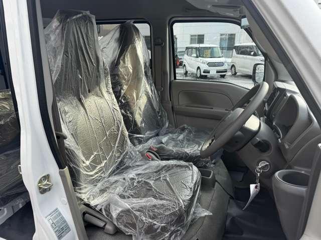 �^�]�ȁE����Ȃ̗l�q�@�^�]�Ȃɂ͐g���Ɋ֌W�Ȃ��|�W�V�������Ƃ邱�Ƃ̂ł���V�[�g���t�^�[����