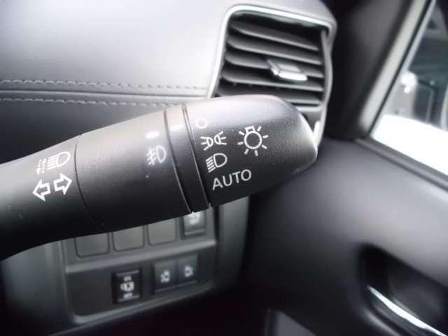 セレナ ２．０　ハイウェイスター　Ｖ　４ＷＤ　メモリーナビ・地デジ・バックカメラ・クル（11枚目）