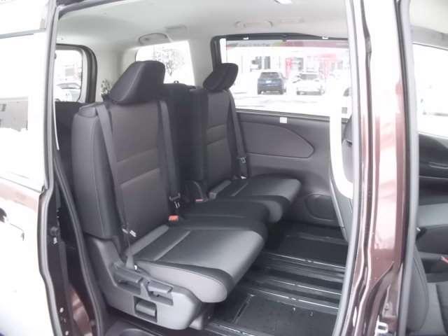 セレナ ２．０　ハイウェイスター　Ｖ　４ＷＤ　メモリーナビ・地デジ・バックカメラ・クル（17枚目）