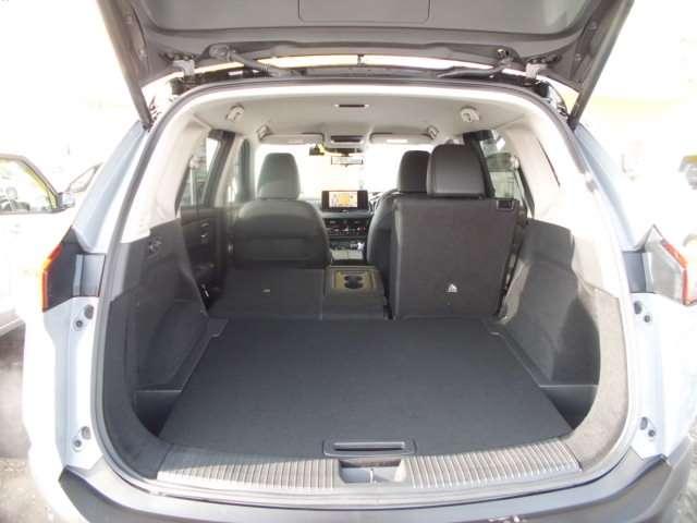 エクストレイル オーテック e-4ORCE プロパイロット・メーカーナビ・地デジ・アラウンドビューモニター・スマートミラー・エマージェンシーブレーキ・踏み間違い防止機能・全席シートヒーター・オートバックドアー・純正エンジンスターター(25枚目)