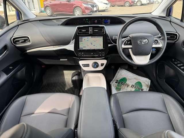 プリウス １．８　Ａ　プレミアム　Ｅ－Ｆｏｕｒ　４ＷＤ　メモリーナビゲーション　フルセグテレビ　バ（3枚目）