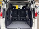 リヤラゲッジも広々♪3列目の座席は左右跳ね上げ式で人数や荷物に応じたアレンジが可能です♪。