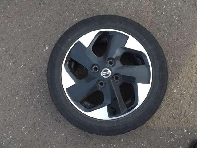 �ă^�C���ɂ͏����A���~�z�B�[������������Ă��܂��B