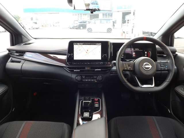 オーラ 1.2 NISMO チューンド e-POWER 4WD フードデカール メーカー装着ナビゲーショ(4枚目)