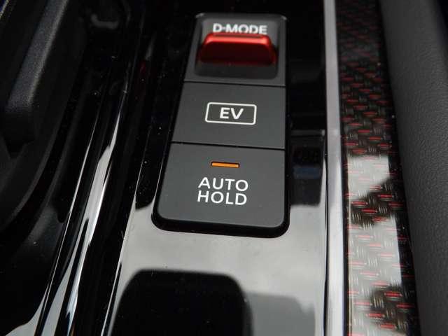 オーラ 1.2 NISMO チューンド e-POWER 4WD フードデカール メーカー装着ナビゲーショ(16枚目)