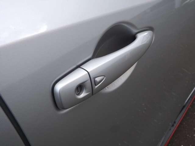 オーラ 1.2 NISMO チューンド e-POWER 4WD フードデカール メーカー装着ナビゲーショ(20枚目)