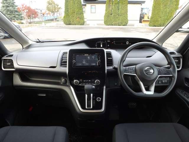 セレナ ２．０　Ｘ　ＶセレクションＩＩ　４ＷＤ　両側オートスライドドア（3枚目）