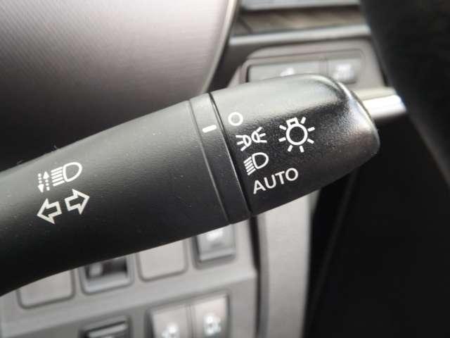 セレナ ２．０　Ｘ　ＶセレクションＩＩ　４ＷＤ　両側オートスライドドア（16枚目）