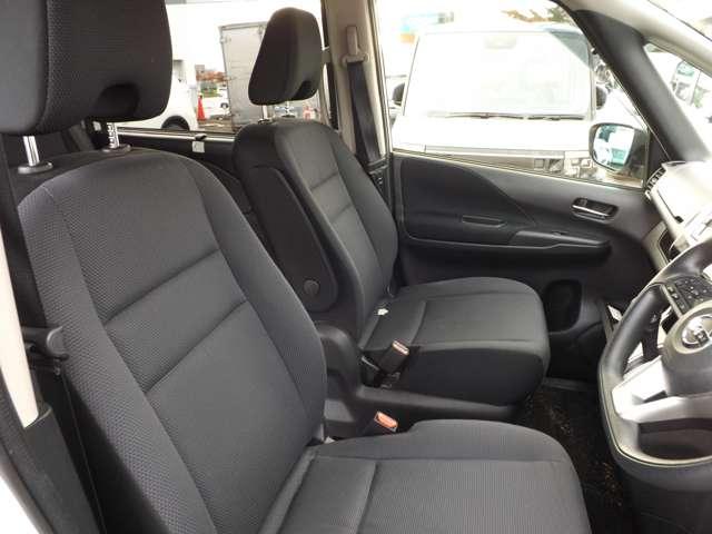 セレナ ２．０　Ｘ　ＶセレクションＩＩ　４ＷＤ　両側オートスライドドア（18枚目）