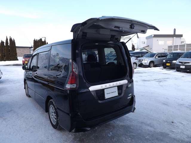 セレナ ２．０　ハイウェイスター　４ＷＤ　メモリーナビゲーション（37枚目）