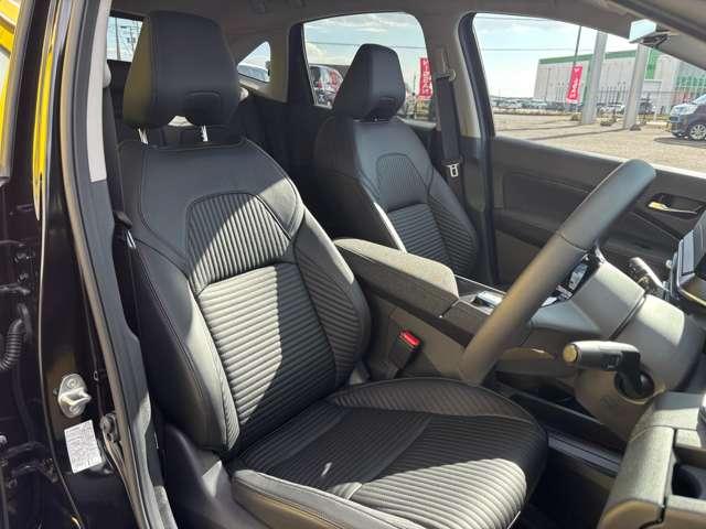 オーラ 1.2 G FOUR レザーエディション 4WD ※当社試乗車UP※(4枚目)