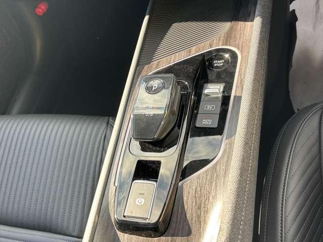 オーラ 1.2 G FOUR レザーエディション 4WD ※当社試乗車UP※(17枚目)