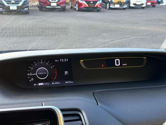 セレナ 2.0 ハイウェイスター 4WD プロパイロット 純正大型ナビ(9枚目)