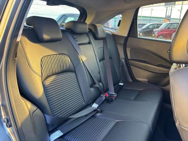 オーラ １．２　Ｇ　ＦＯＵＲ　レザーエディション　４ＷＤ　※社有車ＵＰ※　メ－カ－オプションナビ（8枚目）