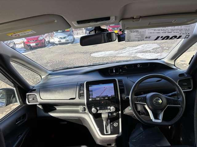 セレナ 2.0 ハイウェイスター VセレクションII 4WD メモリーナビ フリップダウンモニター(3枚目)