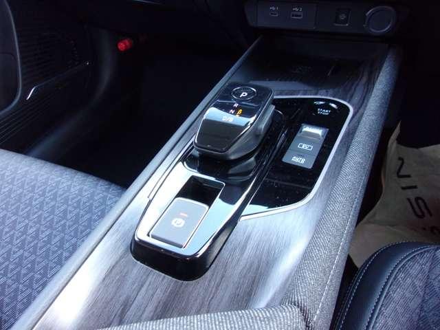 オーラ １．２　Ｇ　ＦＯＵＲ　４ＷＤ　１．２Ｇ　ＦＯＵＲ　４ＷＤ　当社社用車ＵＰ（12枚目）