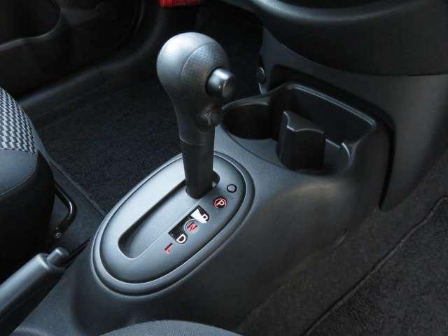 マーチ １．２　Ｓ　横滑り防止装置　ＣＤオーディオ（6枚目）