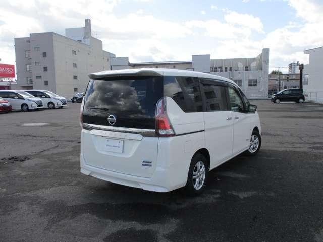 セレナ ２．０　Ｘ　Ｖセレクション　４ＷＤ　低速衝突被害軽減ブレーキ　横滑り防止（2枚目）