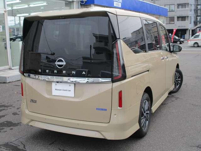 セレナ ２．０　ハイウェイスターＶ　４ＷＤ　当社試乗車アップ低速衝突被害軽減ブレーキ（2枚目）