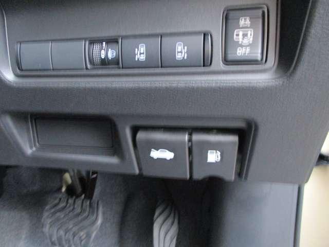 セレナ ２．０　ハイウェイスターＶ　４ＷＤ　当社試乗車アップ低速衝突被害軽減ブレーキ（7枚目）