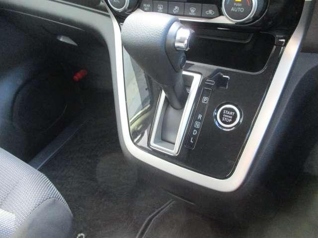 セレナ 2.0 X 4WD 低速衝突被害軽減ブレーキ横滑り防止アラウ(8枚目)