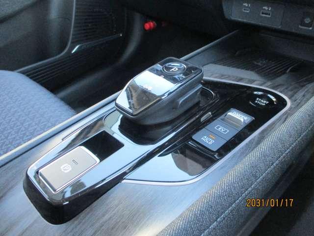 オーラ １．２　Ｇ　ＦＯＵＲ　４ＷＤ　社用車アップ低速衝突被害軽減ブレーキ横滑（8枚目）