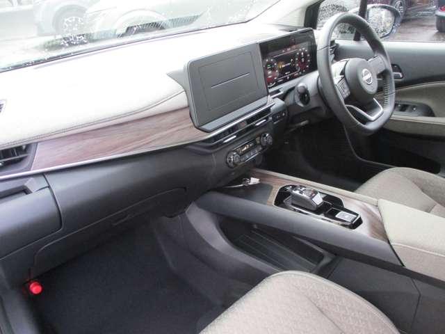 オーラ １．２　Ｇ　ＦＯＵＲ　４ＷＤ　低速衝突軽減ブレーキ横滑り防止装置社用車（3枚目）