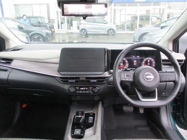 オーラ １．２　Ｇ　ＦＯＵＲ　４ＷＤ　低速衝突軽減ブレーキ横滑り防止装置社用車（4枚目）