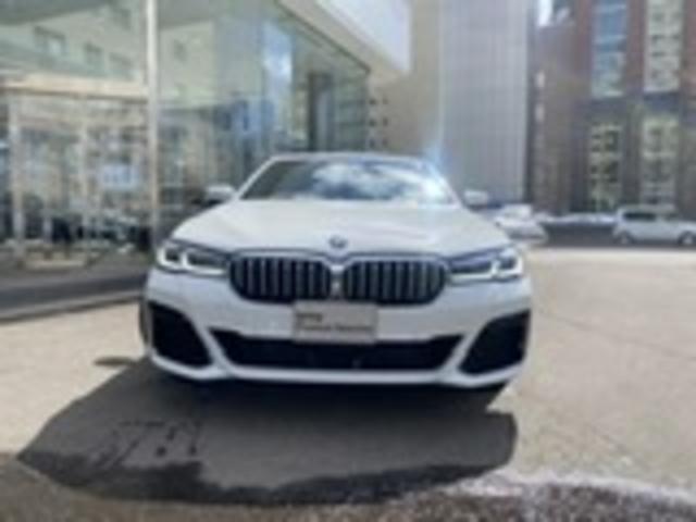 ５シリーズ ５４０ｉ　ｘＤｒｉｖｅ　Ｍスポーツ　ガラスサンルーフ　ＨＵＤ　直６　ＨＡＲＭＡＮ／ＫＡＲＤＯＮスピーカー　サンプロテクションガラス　ＡＣＣ　ドライビングアシストプロ　１９インチ　ダコタレザー　インテグレイテッドアクティブステアリング（4枚目）