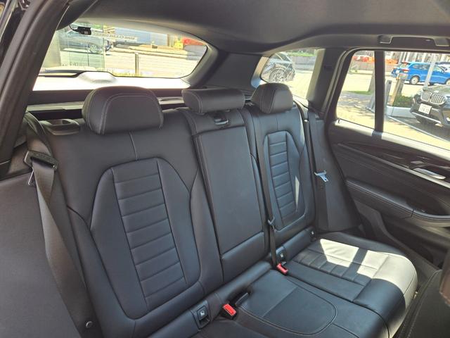 Ｘ３ ｘＤｒｉｖｅ　２０ｄ　Ｍスポーツ　認定中古車　レザーシート　地デジ　アンビエントライト　シートヒーター　リアビューカメラ　電動シート　Ｂｌｕｅｔｏｏｔｈオーディオ　オートホールド　ＥＴＣ内蔵ルームミラー（13枚目）