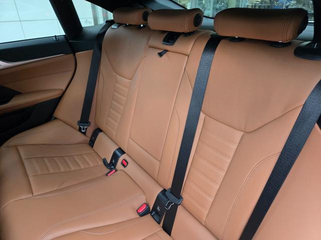 ４シリーズ ４２０ｄ　ｘＤｒｉｖｅグランクーペ　Ｍスポーツ　認定中古車　レザーシート　リアビューカメラ　Ｂｌｕｅｔｏｏｔｈオーディオ　アンビエントライト　ＨＤＤナビ　電動テールゲート　シートヒーター　アクティブクルーズコントロール　オートホールド（11枚目）